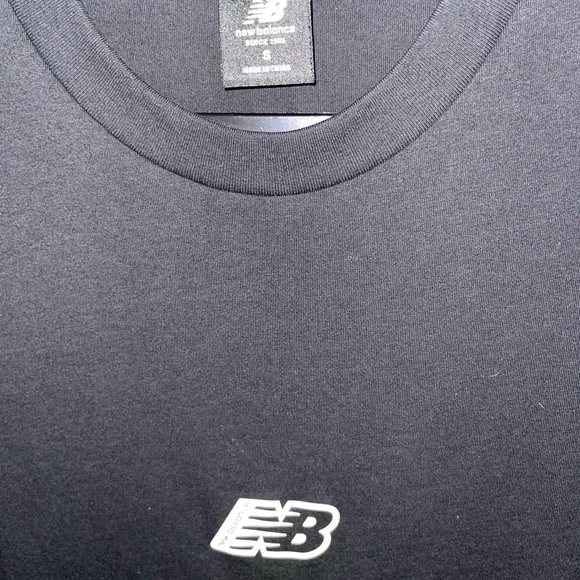 New balance black tee - Picture 3 of 4